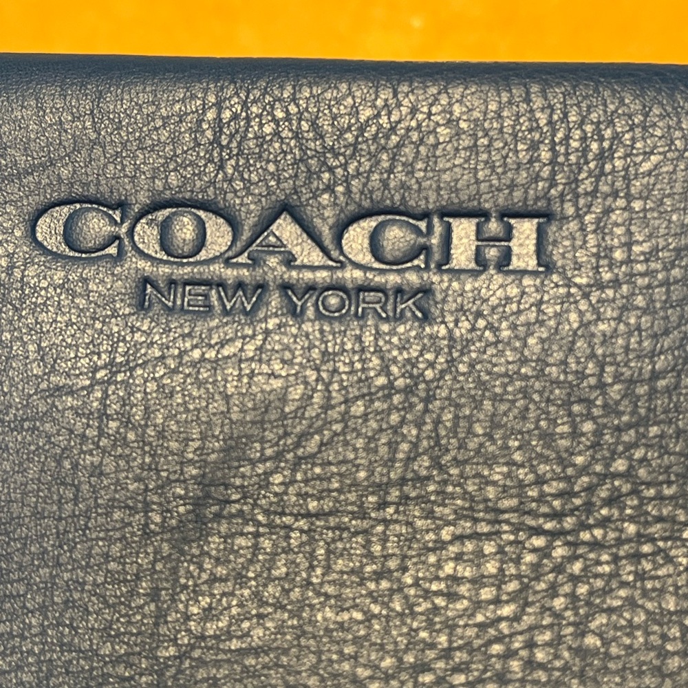 Coach blue leather toiletry bag - Picture 5 of 16